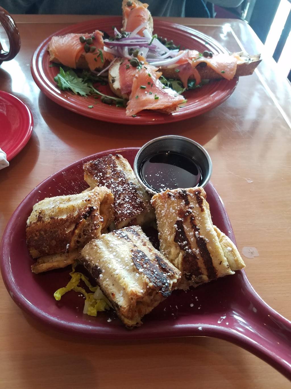 Alexanders Tavern | restaurant | 710 S Broadway, Baltimore, MD 21231, USA | 4105220000 OR +1 410-522-0000