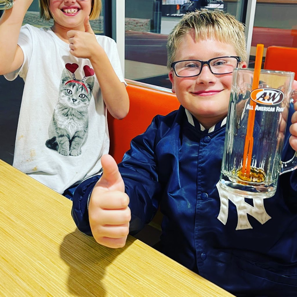 A&W OF ELLIS | restaurant | 203 W 2nd St, Ellis, KS 67637, USA | 2164693624 OR +1 216-469-3624