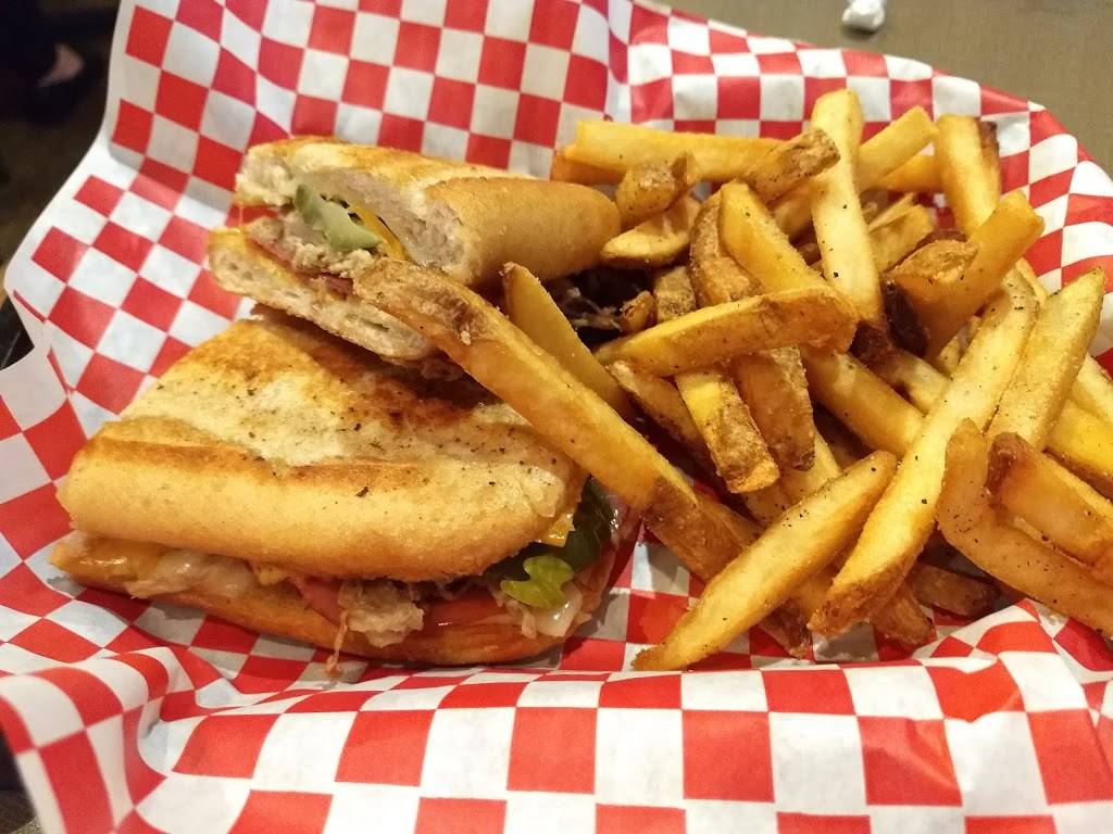 Chandlers Burger Bistro | restaurant | 6135 Cleves Warsaw Pike, Cincinnati, OH 45233, USA | 5139410823 OR +1 513-941-0823