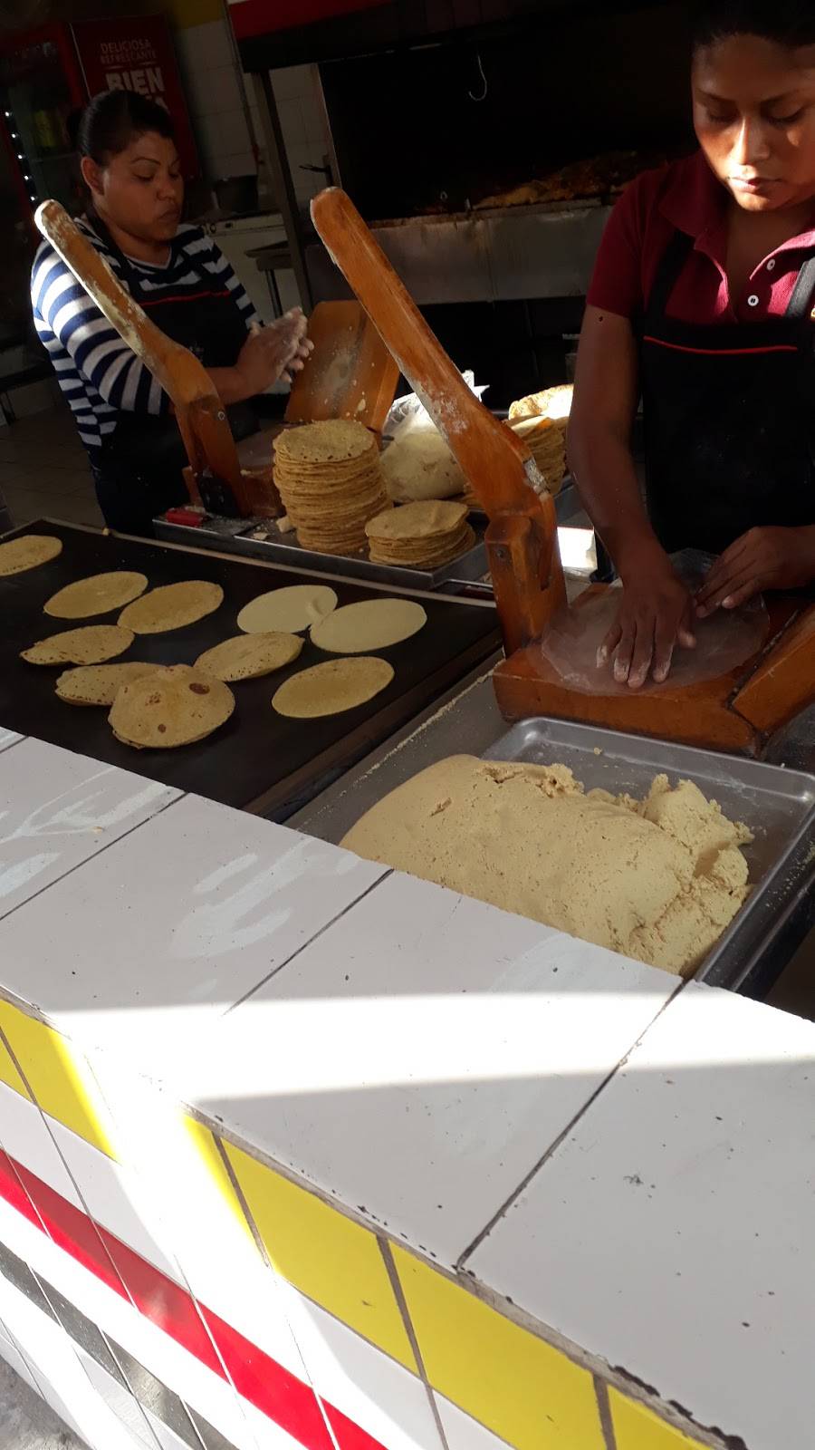 Pollo Feliz | restaurant | Avenidia Sánchez Taboada, Sanchez Taboada Produtsa, 22185 Tijuana, B.C., Mexico | 0446642285669 OR +52 1 664 228 5669