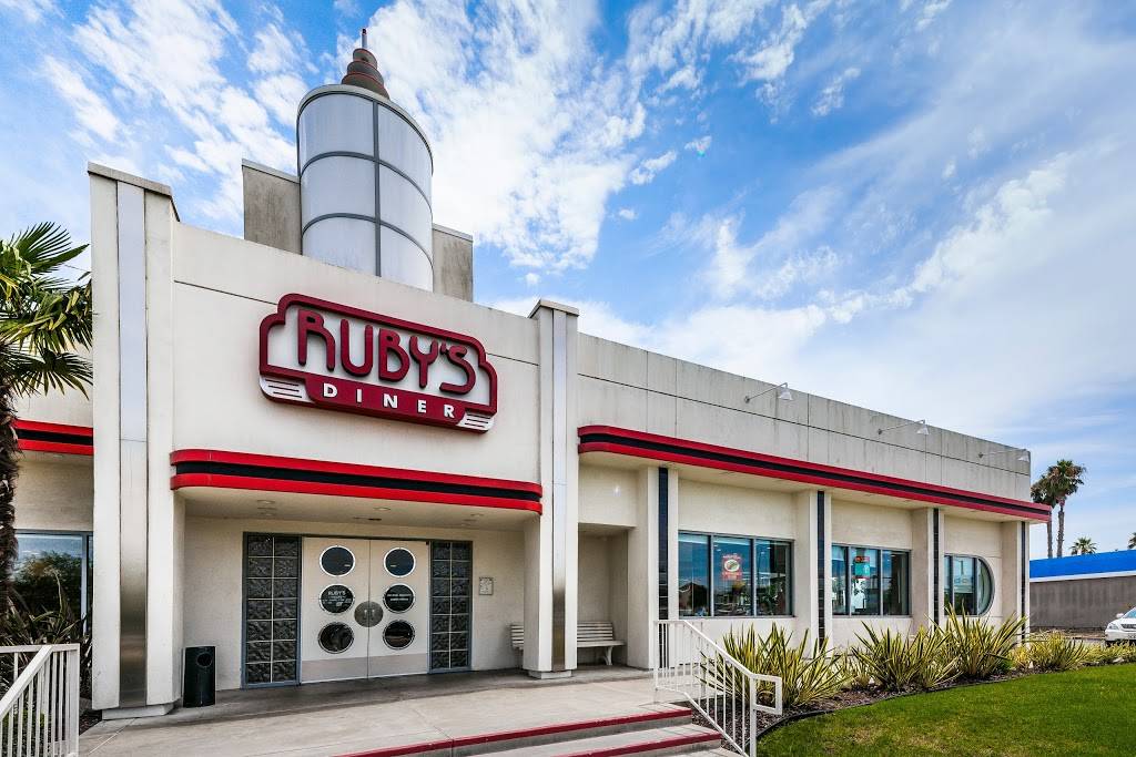 Rubys Diner | restaurant | 6405 Pacific Coast Hwy, Long Beach, CA 90803, USA | 5625961914 OR +1 562-596-1914