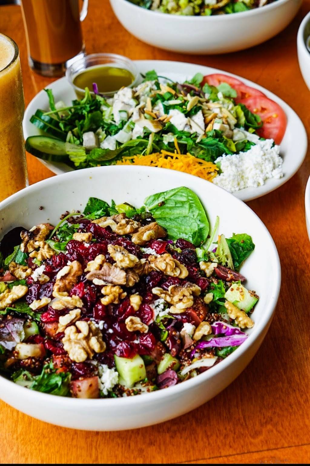 Aladdins Eatery Independence | restaurant | 6901 Rockside Rd, Independence, OH 44131, USA | 2166427550 OR +1 216-642-7550