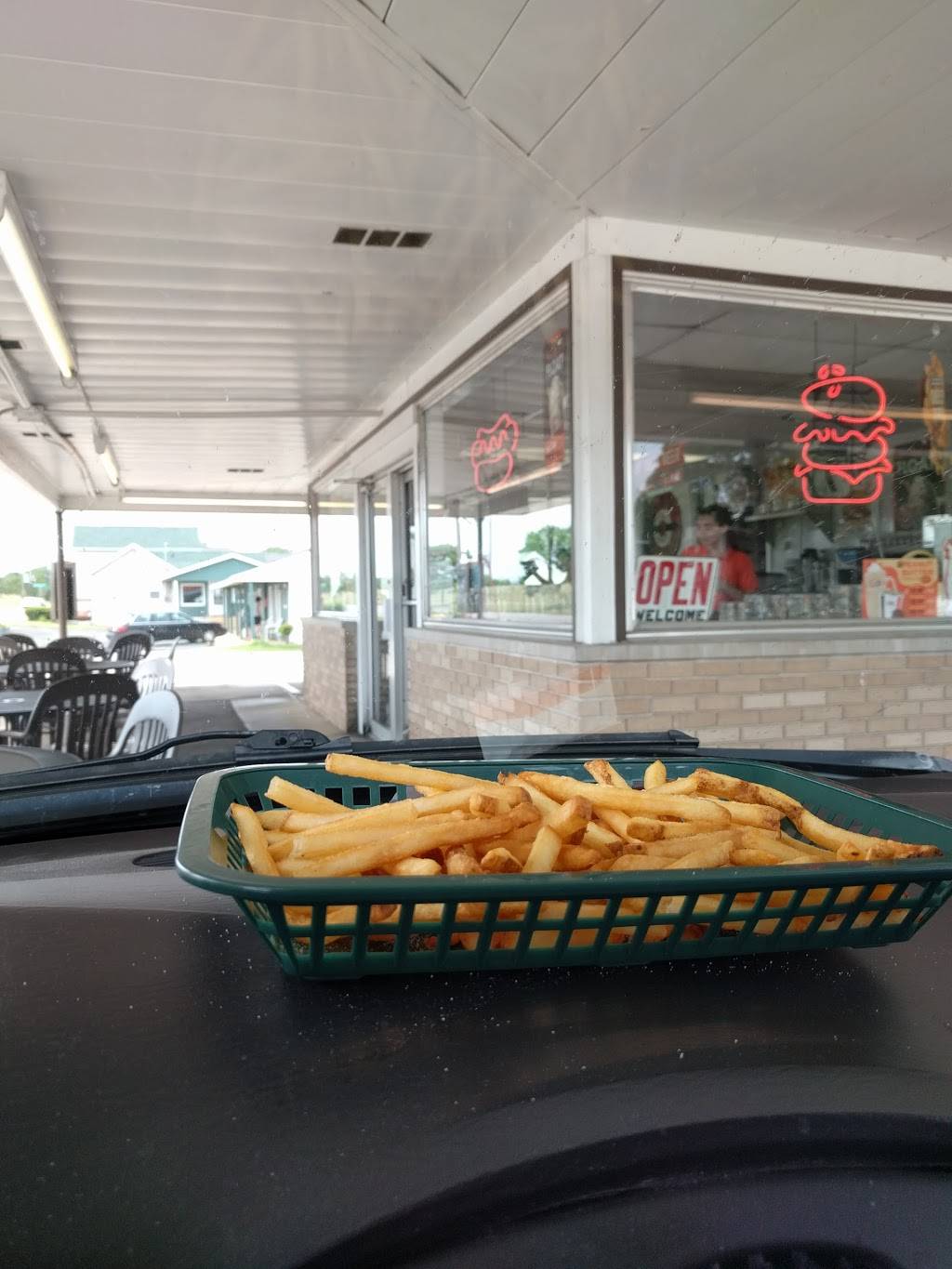 A&W Restaurant | restaurant | 717 E Wisconsin St, Portage, WI 53901, USA | 6087425759 OR +1 608-742-5759