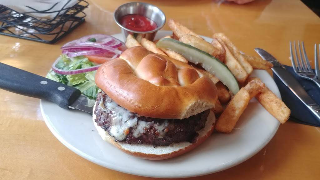 Black Water Grill | restaurant | 43 Pelham Rd, Salem, NH 03079, USA | 6033289013 OR +1 603-328-9013