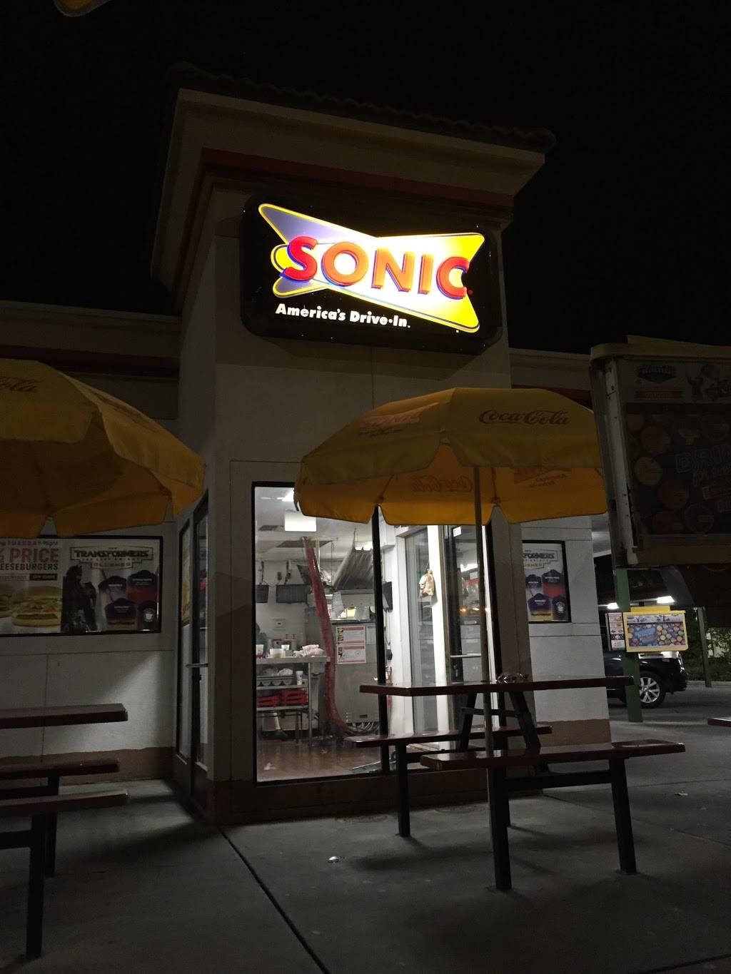 Sonic Drive-In | restaurant | 1400 Hillman St, Tulare, CA 93274, USA | 5596879400 OR +1 559-687-9400