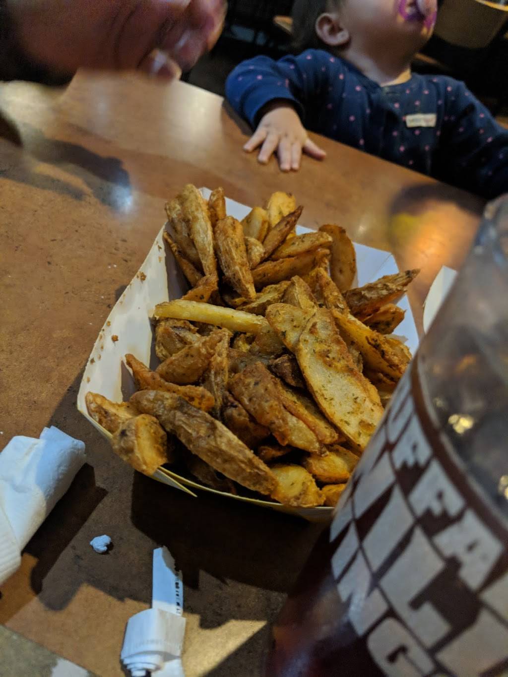 Buffalo Wild Wings | meal takeaway | 2601 South N Service Rd, Moore, OK 73160, USA | 4057949647 OR +1 405-794-9647