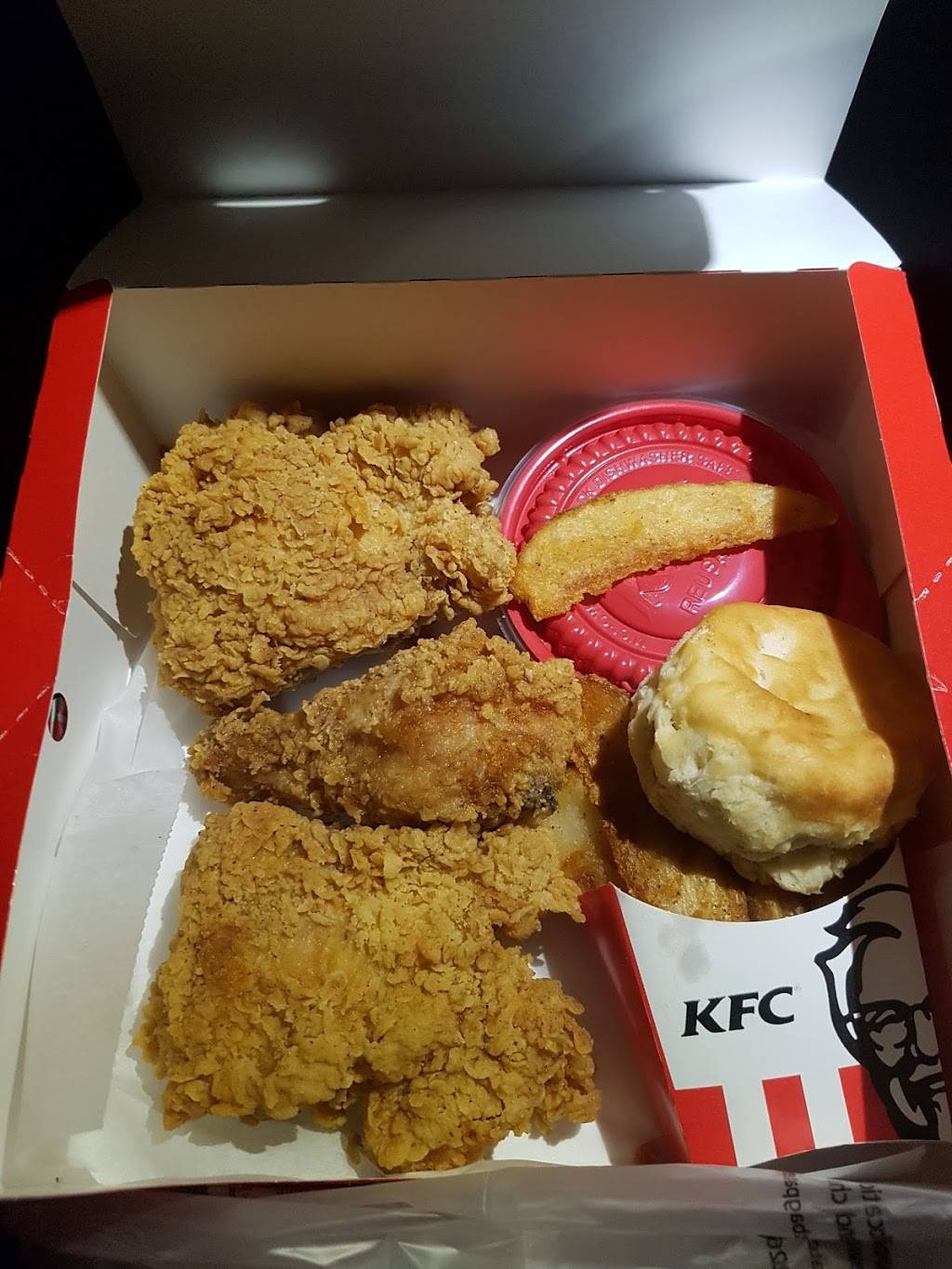 KFC | restaurant | 150 E Dundee Rd, Wheeling, IL 60090, USA | 8472152308 OR +1 847-215-2308