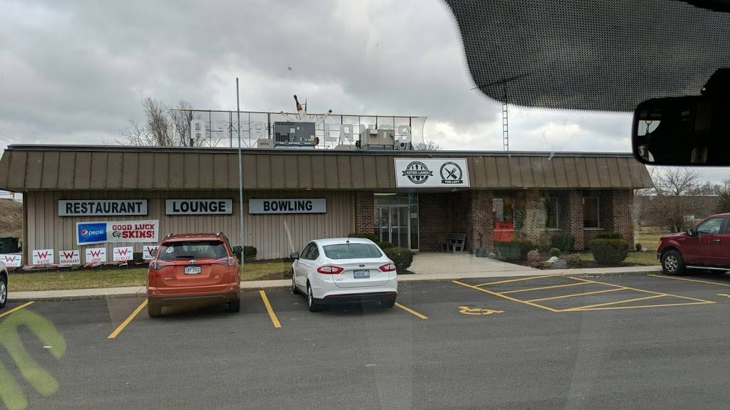 Astro Lanes | restaurant | 1113 Apollo Dr, Wapakoneta, OH 45895, USA | 4197387306 OR +1 419-738-7306