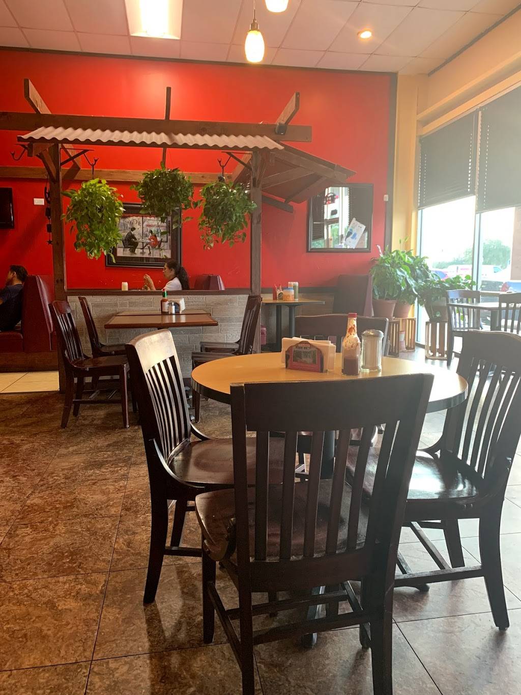 La Familia Restaurant And Pupuseria | restaurant | Yorkshire Plaza, 16427 W Little York Rd, Houston, TX 77084, USA | 8326747757 OR +1 832-674-7757