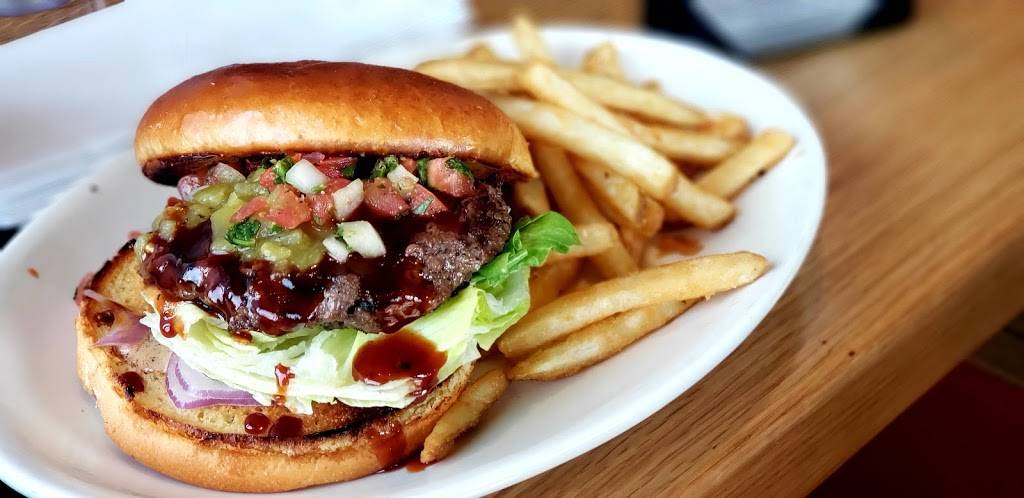 BJs Restaurant & Brewhouse | restaurant | 12105 N Center Ave, Portland, OR 97217, USA | 5032895566 OR +1 503-289-5566