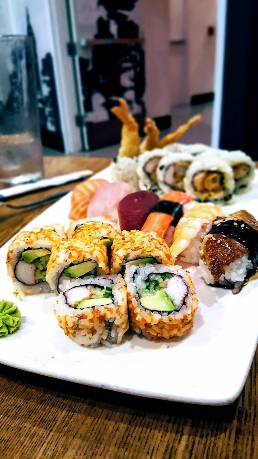 The Cowfish Sushi Burger Bar | restaurant | 6000 Universal Blvd #700, Orlando, FL 32819, USA | 4072243663 OR +1 407-224-3663