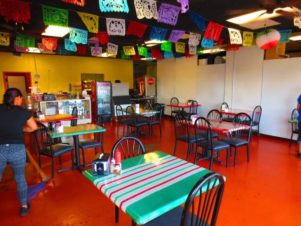 Dos Bros Mexican Kitchen | restaurant | 3012 Lee Trevino Dr #3000, El Paso, TX 79936, USA | 9152511327 OR +1 915-251-1327