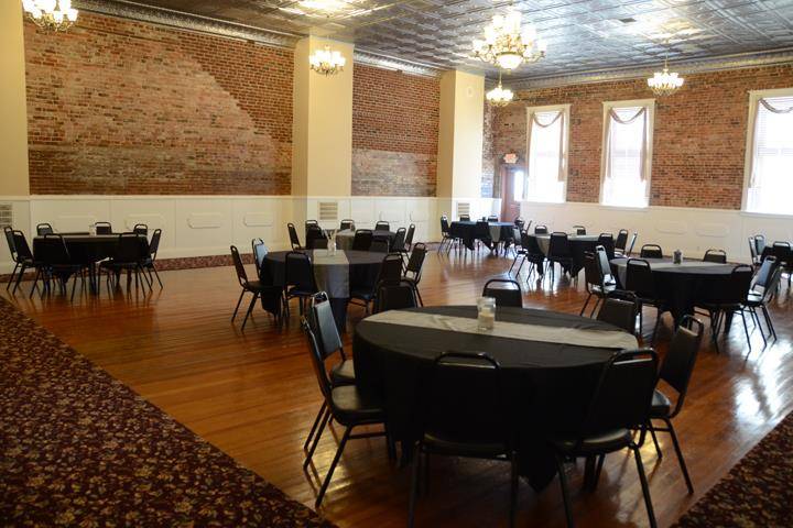 Cerno’s Bar & Grill | restaurant | 118 E Main St, Elmwood, IL 61529, USA | 3097411036 OR +1 309-741-1036