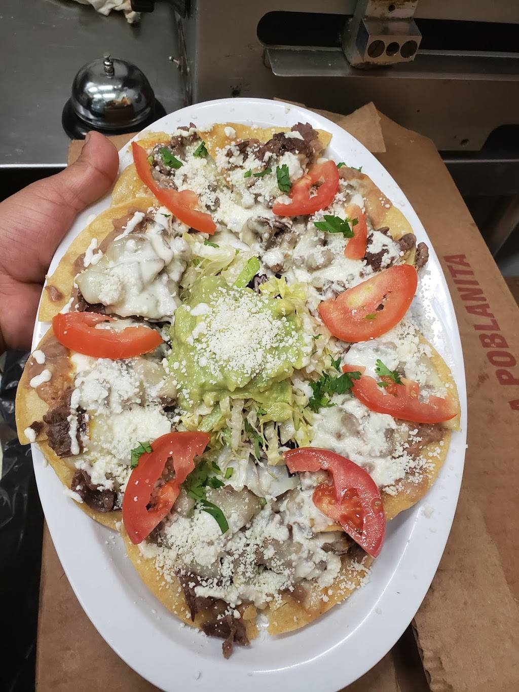 La Bienvenida | restaurant | 64-03 Roosevelt Ave, Woodside, NY 11377, USA | 3476124388 OR +1 347-612-4388