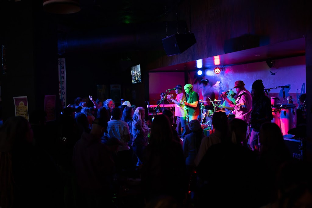 Rum Runners | restaurant | 1085 Old River Rd, Cleveland, OH 44113, USA | 2165231501 OR +1 216-523-1501