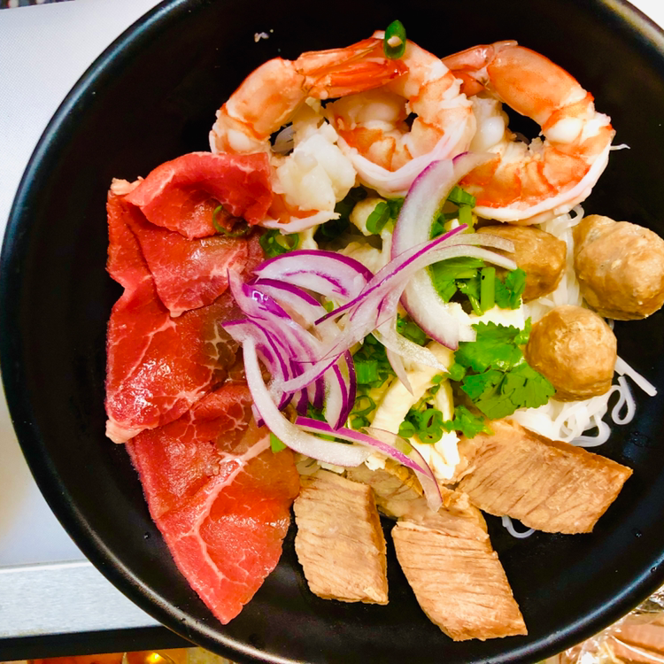 Fuki Asian Fusion & Sushi | restaurant | 2010 W 9th Ave, Oshkosh, WI 54904, USA | 9203854478 OR +1 920-385-4478