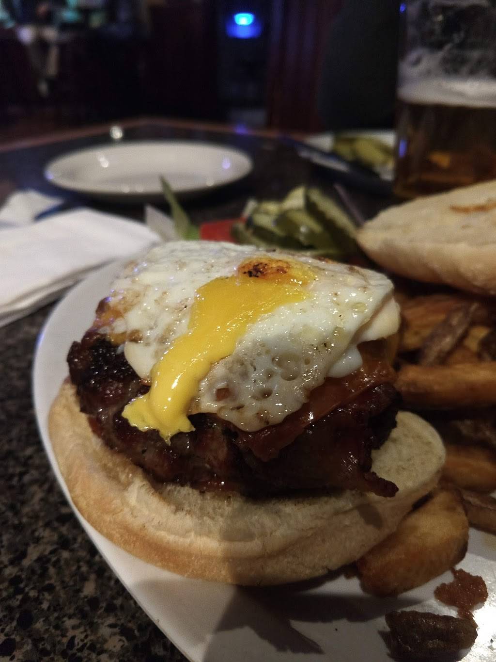 Costellos Tavern | restaurant | 723 Centre St, Jamaica Plain, MA 02130, USA | 6175229263 OR +1 617-522-9263