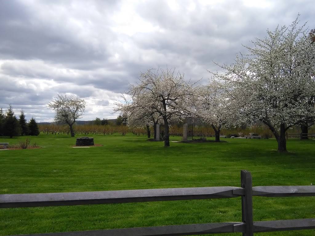 Apple Hill Farm | restaurant | 143 Joslin St, Leominster, MA 01453, USA | 9784667804 OR +1 978-466-7804