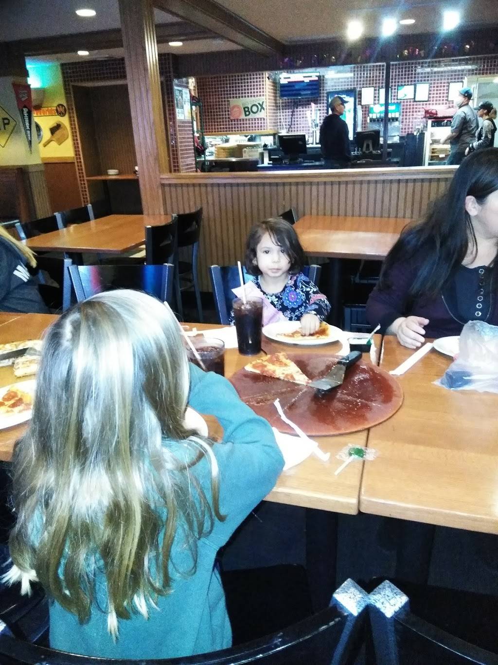 Pizza Hut | meal takeaway | 1540 E El Monte Way, Dinuba, CA 93618, USA | 5595916110 OR +1 559-591-6110