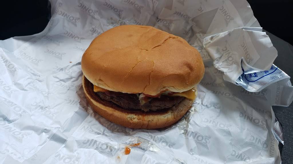 Sonic Drive-In | restaurant | 3851 Elm St, St Charles, MO 63301, USA | 6369250044 OR +1 636-925-0044