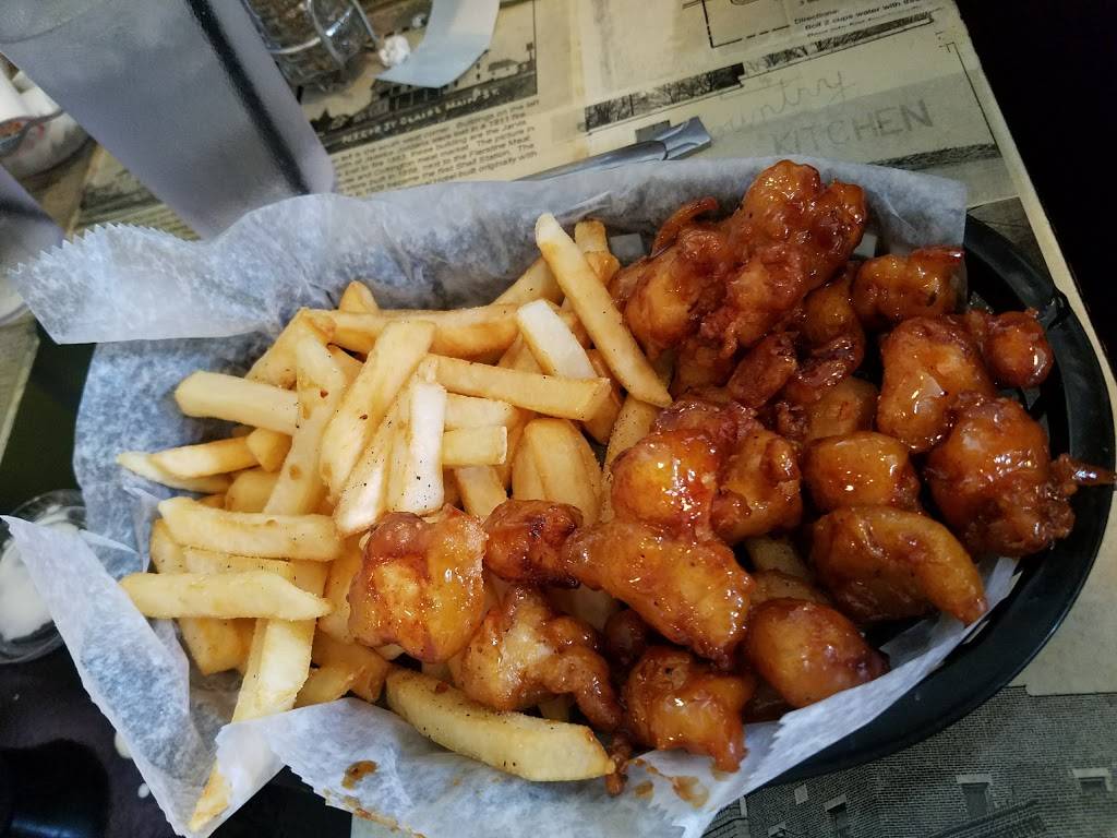 Moms Country Kitchen | restaurant | 81057 Main St, Memphis, MI 48041, USA | 8103922210 OR +1 810-392-2210