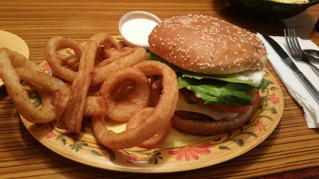 Lake Pizza & Restaurant | restaurant | 39 Thompson Rd, Webster, MA 01570, USA | 5089433684 OR +1 508-943-3684