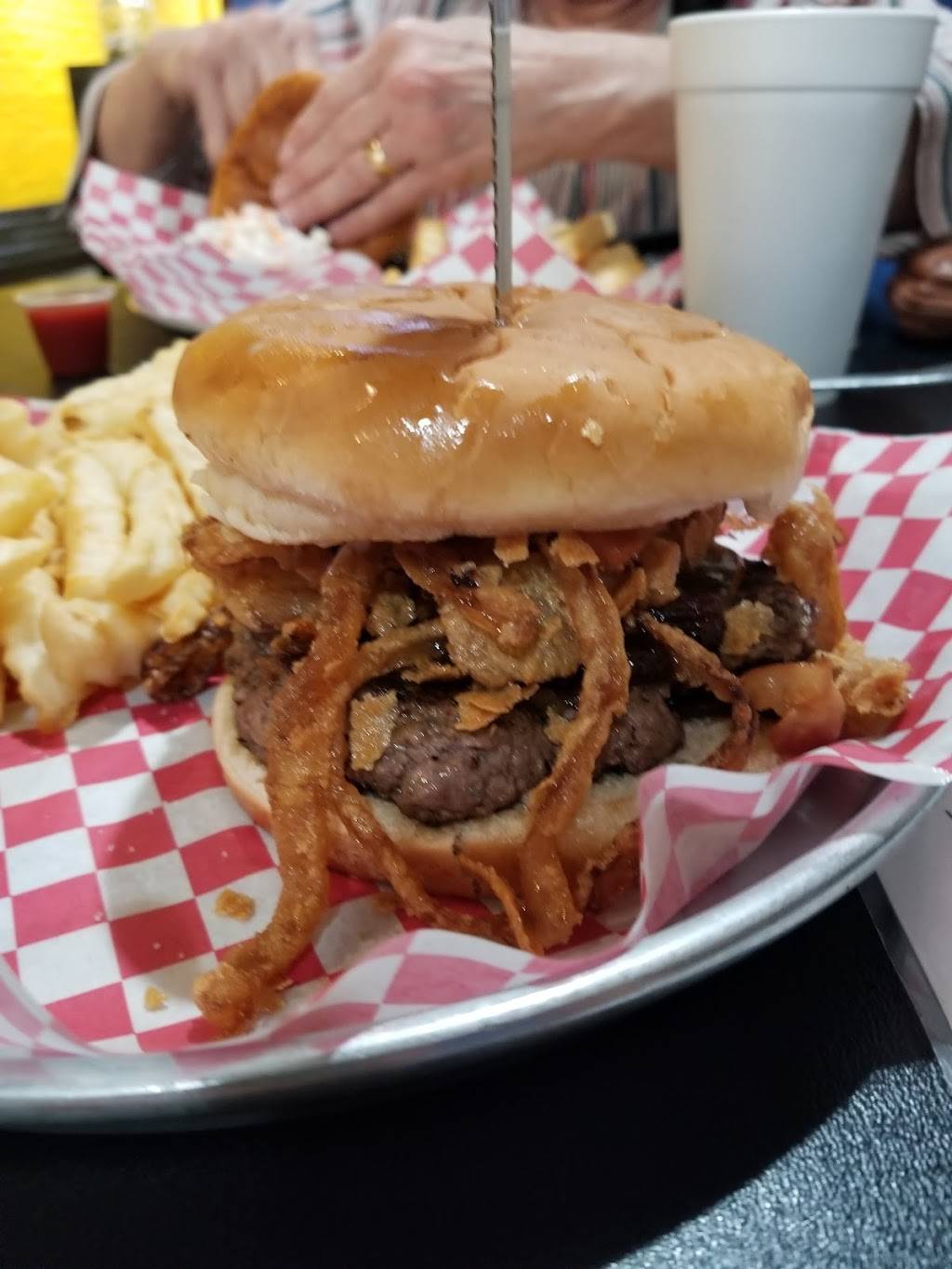 Iconic Burger | restaurant | 12 N McIntosh St, Elberton, GA 30635, USA | 7625330957 OR +1 762-533-0957