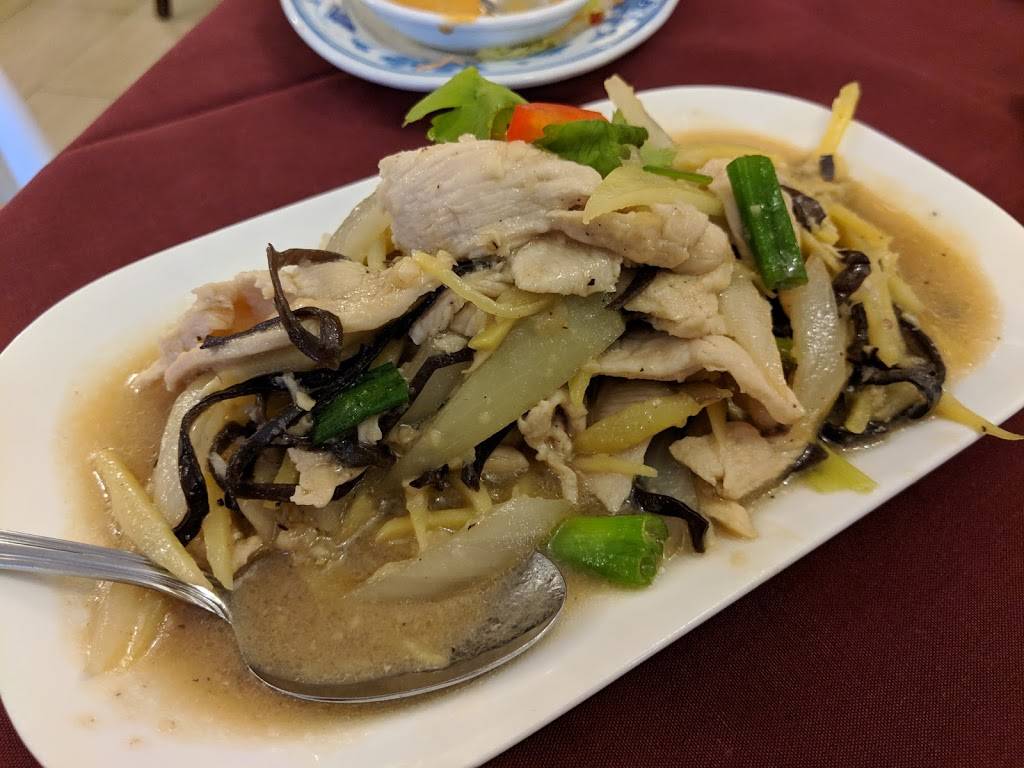 Sorn Thai Restaurant | restaurant | 2550 Yonge St, Toronto, ON M4P 2J2, Canada | 4163223563 OR +1 416-322-3563