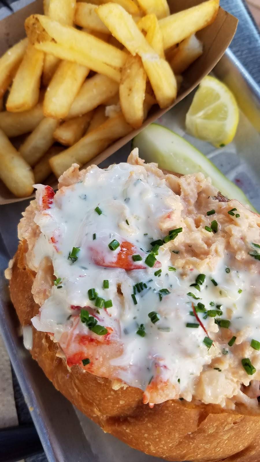 Slapfish | restaurant | 101 W Avenida Vista Hermosa, San Clemente, CA 92672, USA | 9495585090 OR +1 949-558-5090