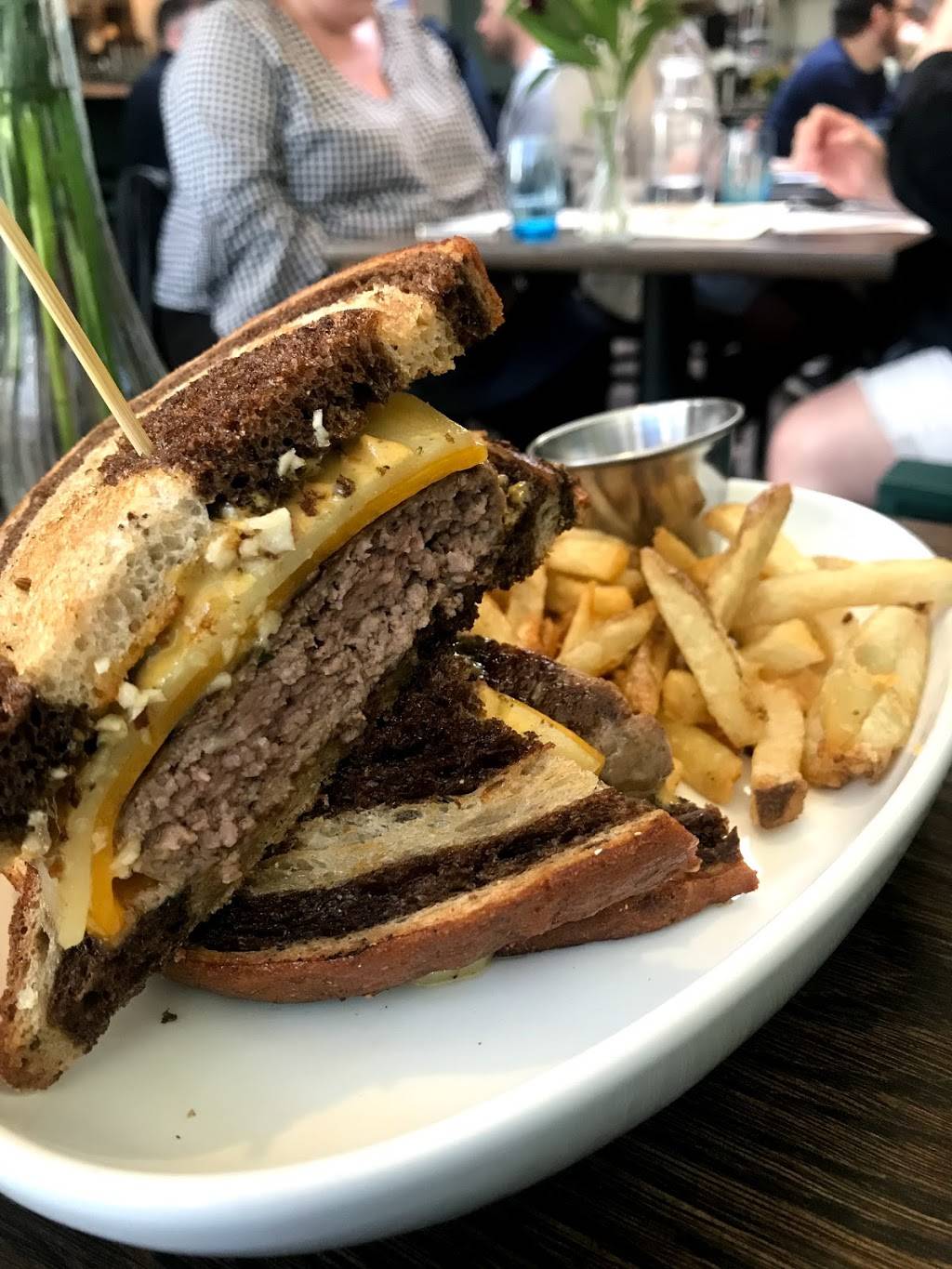 Farm Bar Edgewater | restaurant | 1133 W Granville Ave, Chicago, IL 60660, USA | 7733038281 OR +1 773-303-8281