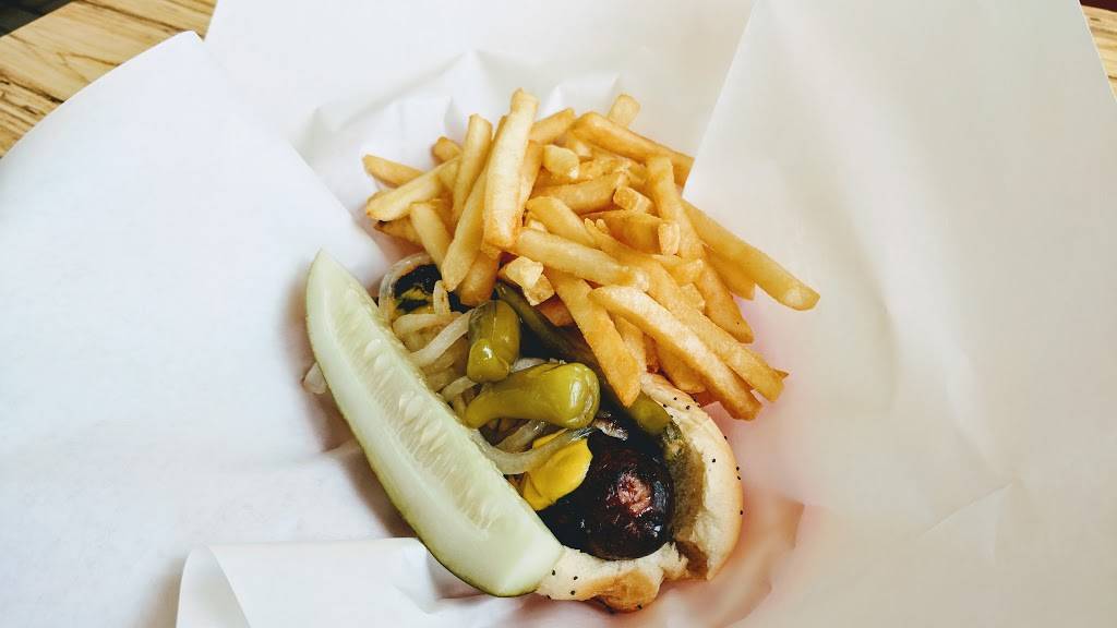 Mangis Fast Foods | restaurant | 3801 N Lincoln Ave, Chicago, IL 60613, USA | 7734770406 OR +1 773-477-0406