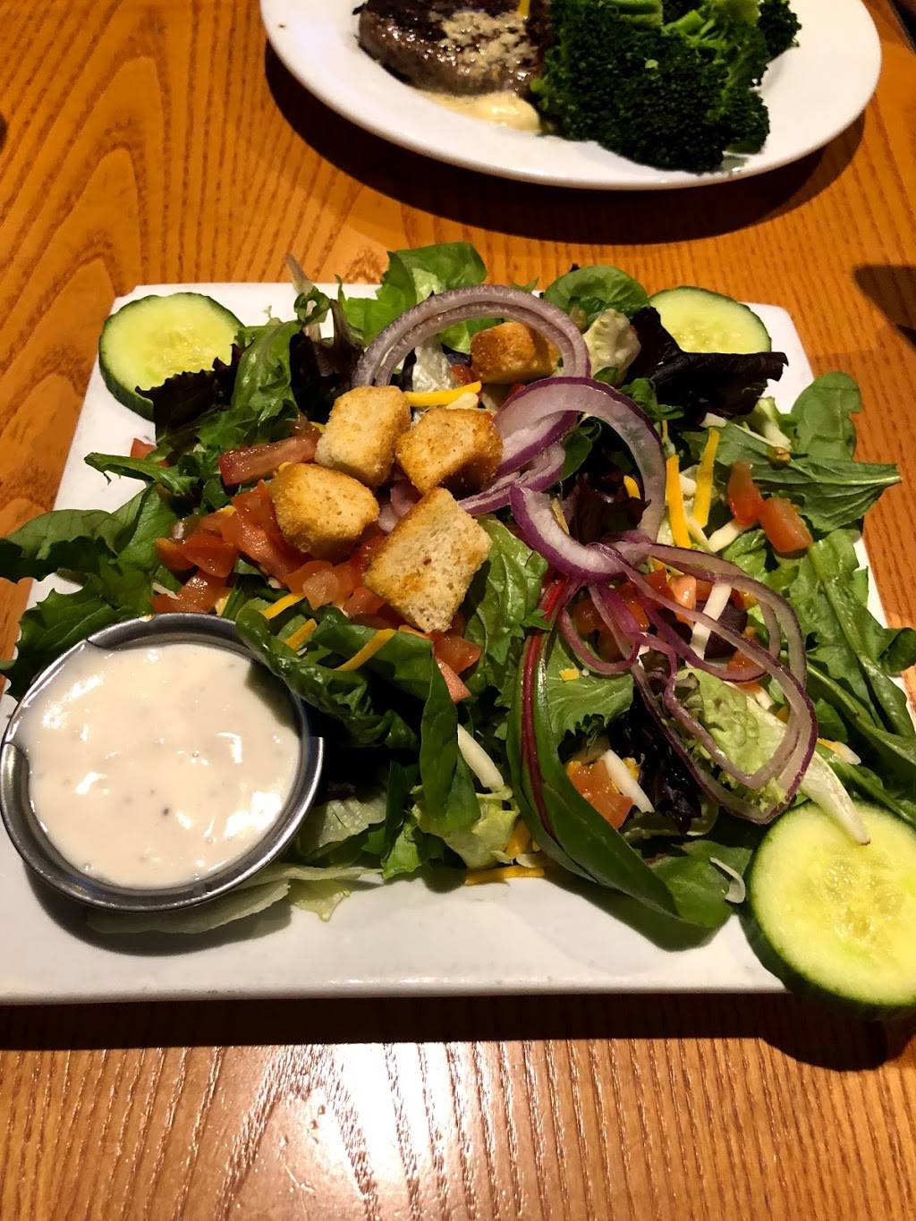 Chilis Grill & Bar | meal takeaway | 1205 Corporate Dr, Westbury, NY 11590, USA | 5162227001 OR +1 516-222-7001