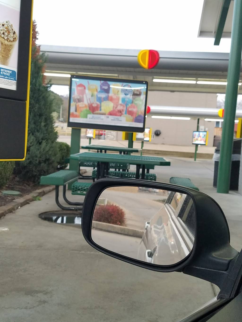 Sonic Drive-In | restaurant | 1801 N Crossover Rd, Fayetteville, AR 72703, USA | 4795821969 OR +1 479-582-1969