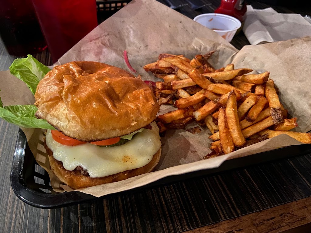 Everett’s | restaurant | 8807 Maple St, Omaha, NE 68134, USA | 4022377820 OR +1 402-237-7820