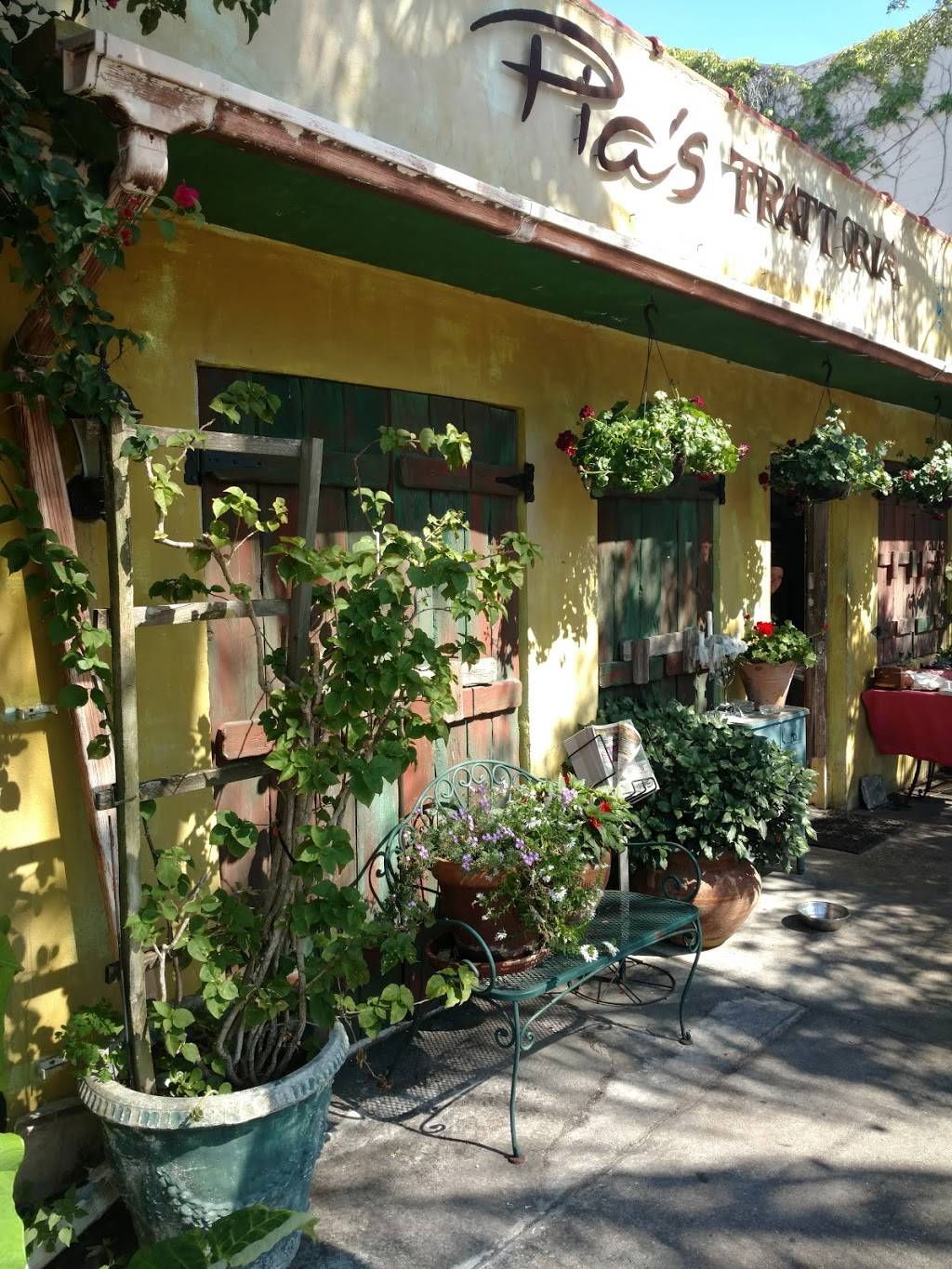 Pias Trattoria | restaurant | 3054 Beach Blvd S, Gulfport, FL 33707, USA | 7273272190 OR +1 727-327-2190