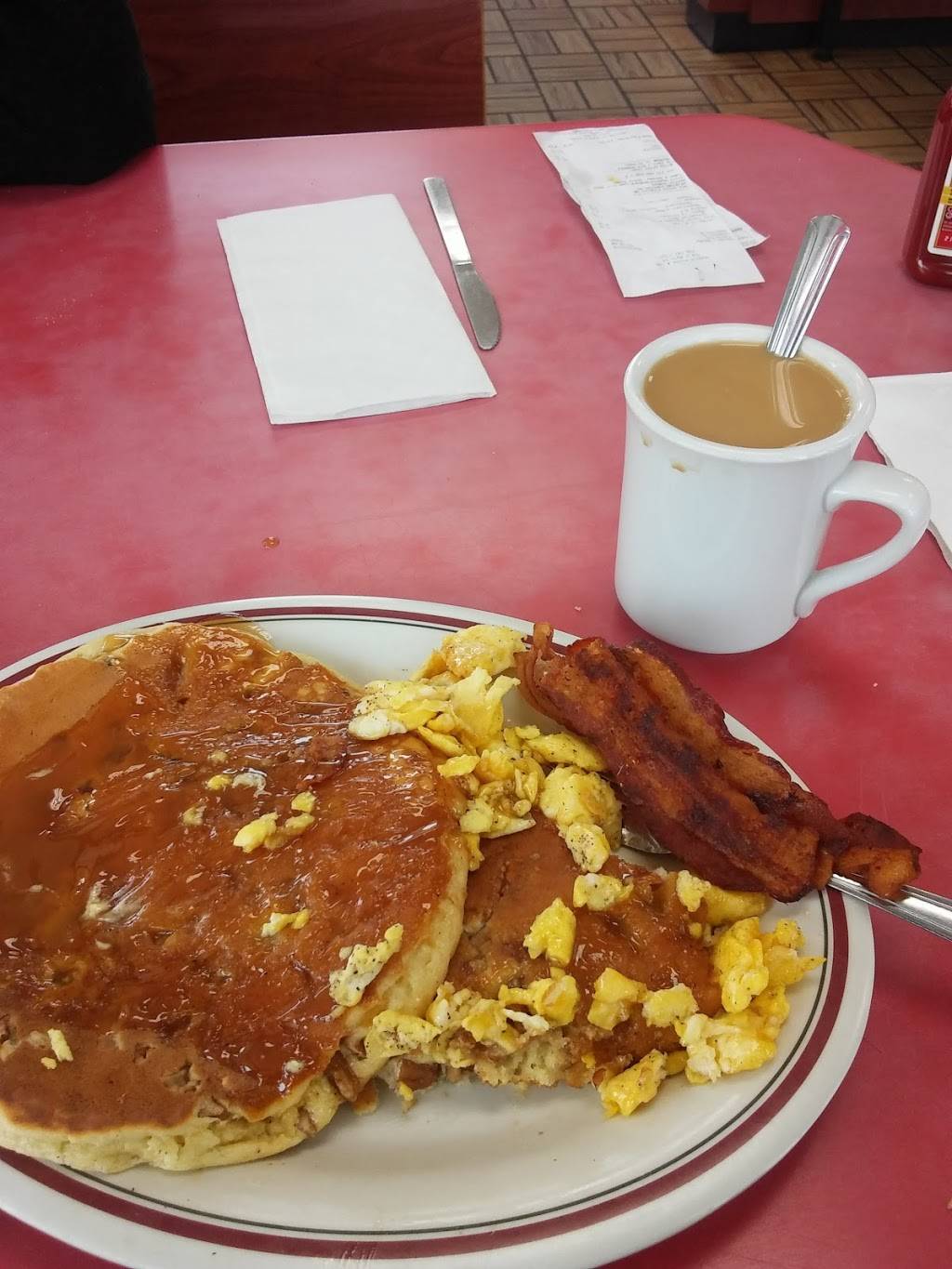 Huddle House | meal takeaway | 704 N Main St, Wrens, GA 30833, USA | 7065477760 OR +1 706-547-7760