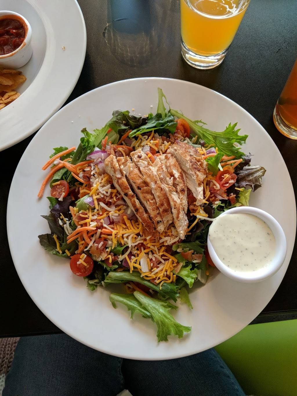 Arlingtons | restaurant | 210 Broadway, Springfield, IL 62701, USA | 2176796235 OR +1 217-679-6235