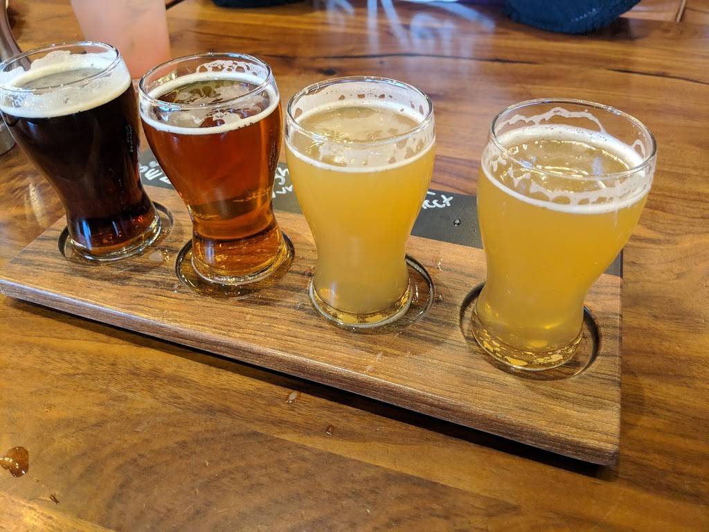 Maggie McFlys® Manchester | restaurant | 1023, 194 Buckland Hills Dr, Manchester, CT 06042, USA | 8604328255 OR +1 860-432-8255