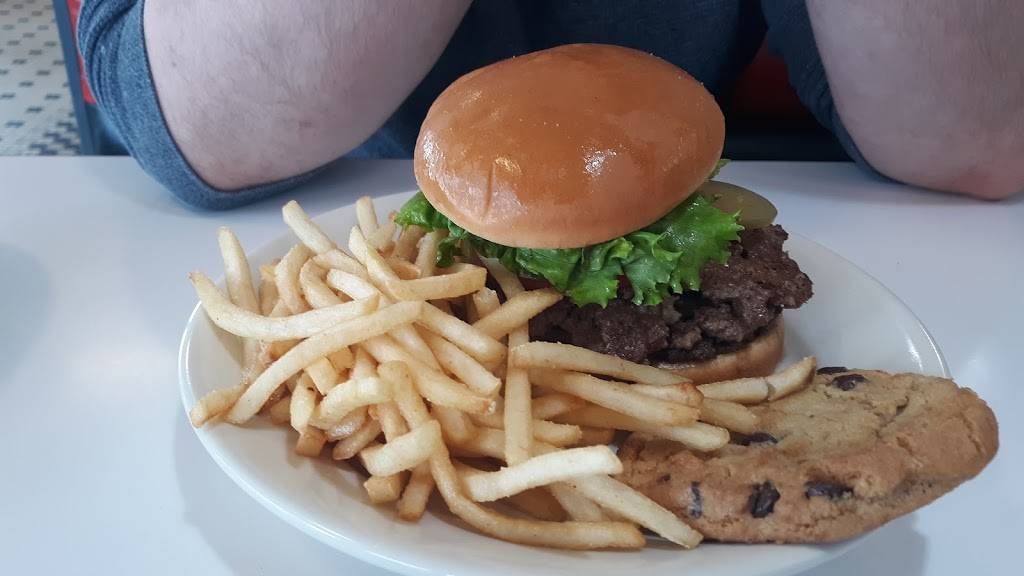 Steak n Shake | restaurant | 3350 N Morrison Rd, Muncie, IN 47304, USA | 7652884366 OR +1 765-288-4366