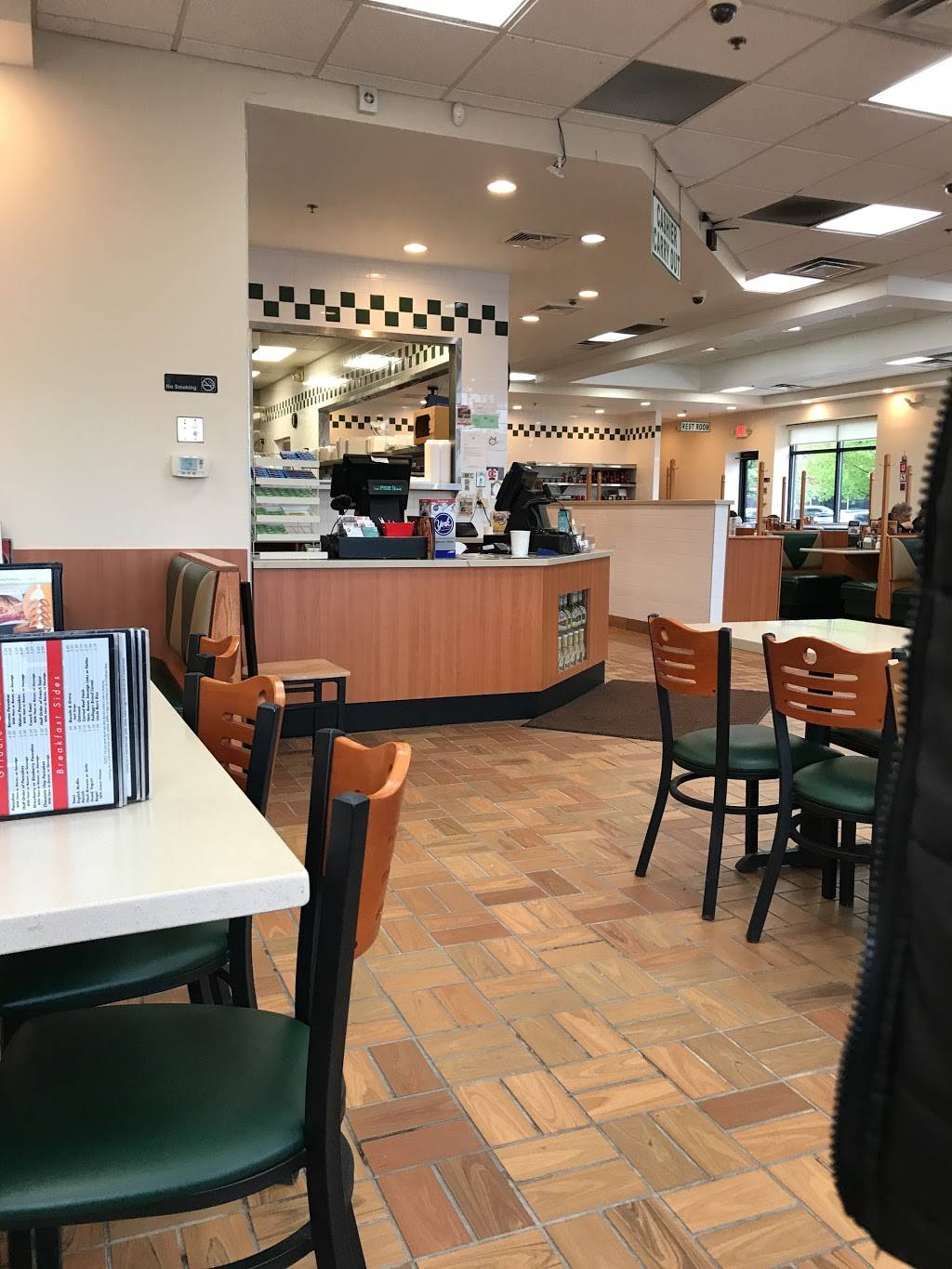 Leos Coney Island | restaurant | 1852 E Big Beaver Rd, Troy, MI 48083, USA | 2486800180 OR +1 248-680-0180