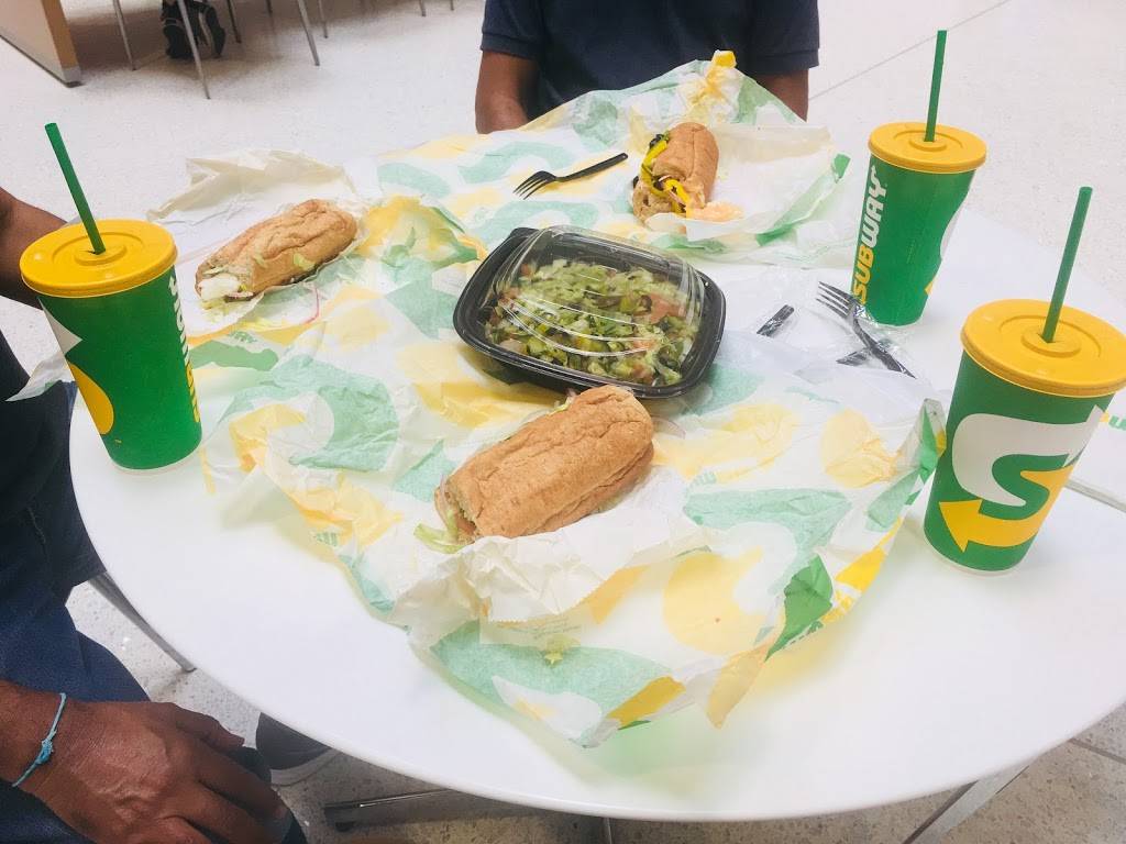 Subway | restaurant | 660 Woodward Ave, Detroit, MI 48226, USA | 3139637770 OR +1 313-963-7770