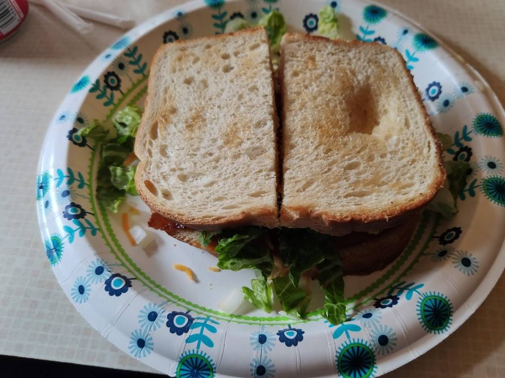 Bernies Bar & Grill | restaurant | 175 Springfield St, Avilla, MO 64833, USA | 4172465644 OR +1 417-246-5644