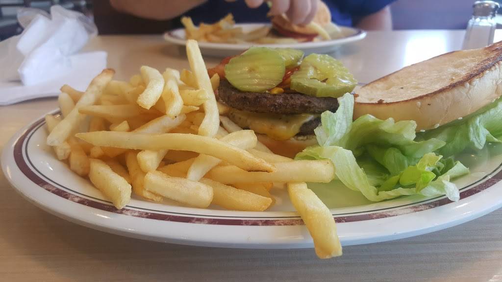 Huddle House | restaurant | 799 Radford Blvd, Dillon, SC 29536, USA | 8437741913 OR +1 843-774-1913