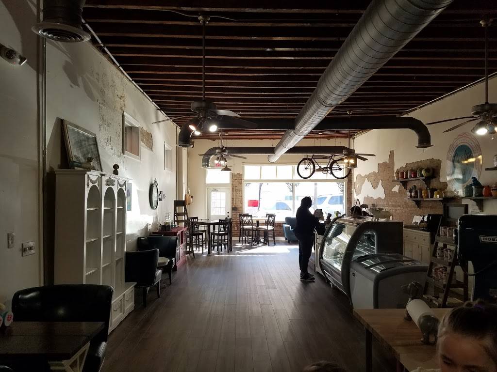 Cookie Barr | restaurant | 8 E Washington St, Newnan, GA 30263, USA | 7708705098 OR +1 770-870-5098