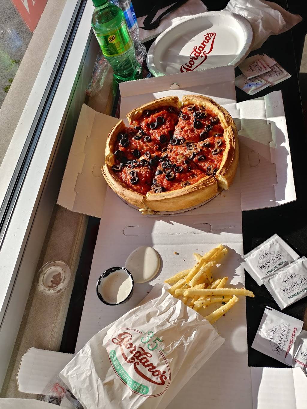 Giordanos | restaurant | 6485 Lincoln Ave, Lincolnwood, IL 60712, USA | 8479830223 OR +1 847-983-0223