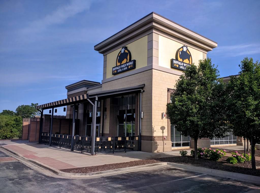 Buffalo Wild Wings | meal takeaway | 13749 Metcalf Ave, Overland Park, KS 66223, USA | 9132274688 OR +1 913-227-4688
