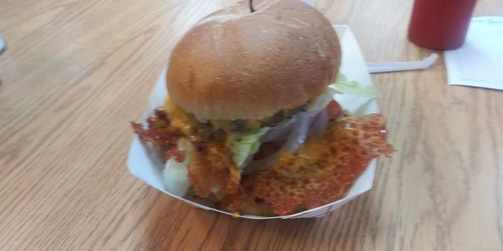 Squeez Inn | restaurant | 404 Hwy RB, Stockton, MO 65785, USA | 4172766302 OR +1 417-276-6302