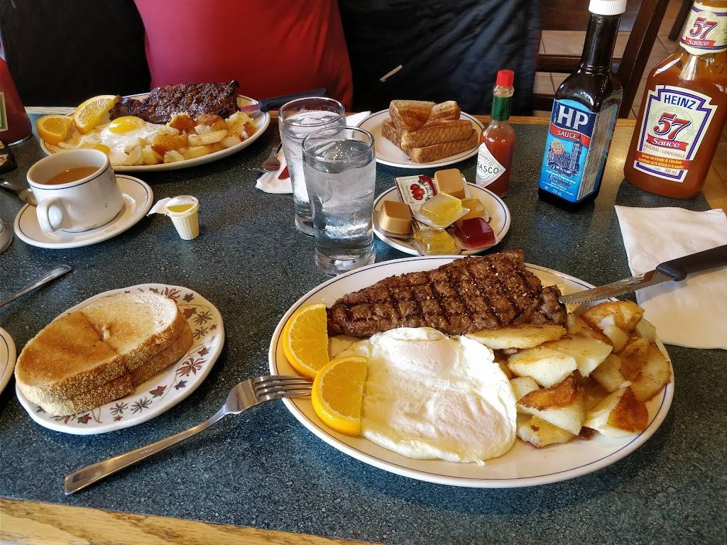 Canadiana Dining Lounge | restaurant | 2454 Lake Shore Blvd W, Etobicoke, ON M8V 1C9, Canada | 4162515442 OR +1 416-251-5442