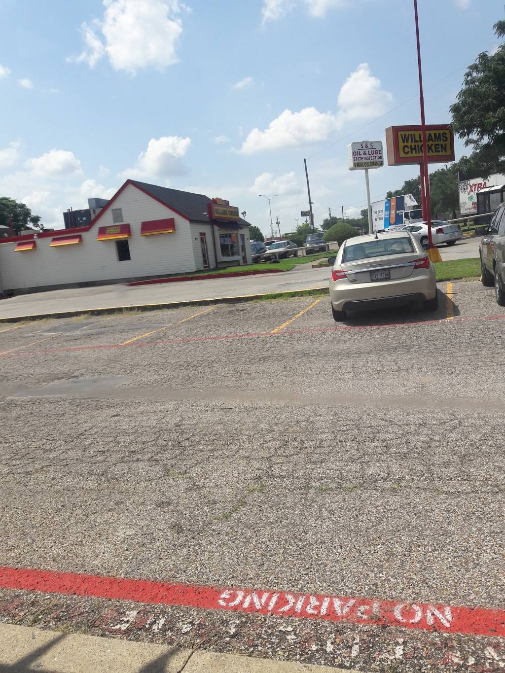 Williams Fried Chicken | restaurant | 2844 N Buckner Blvd, Dallas, TX 75228, USA | 2143200033 OR +1 214-320-0033