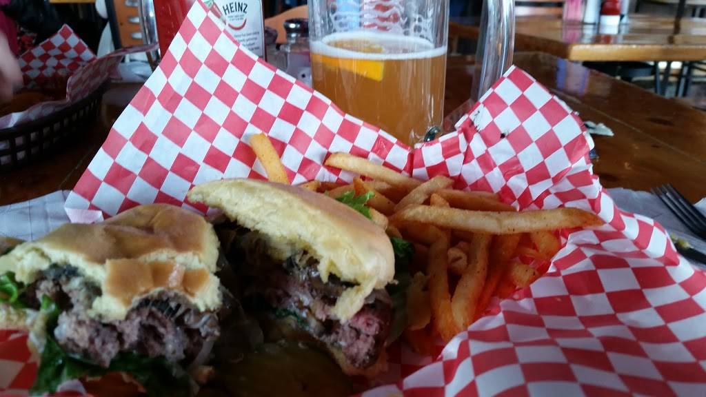 The Creek Grill & Sports Bar | restaurant | 2000 Phoenix Center Dr, Washington, MO 63090, USA | 6363909393 OR +1 636-390-9393